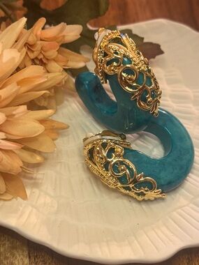 INNA CYTRINE RARE TEAL RESIN VINTAGE EARRINGS NWOT